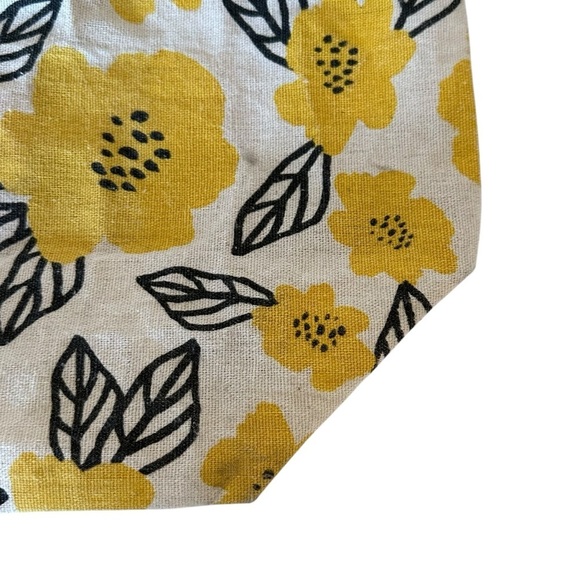 VERA NEUMANN CANVAS YELLOW FLOWER TOTE - Picture 13 of 14